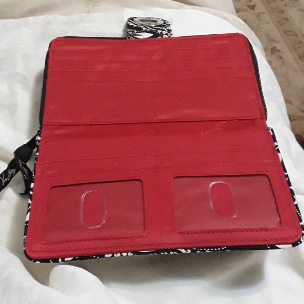 VERA BRADLEY Turn Lock Wallet - Picture 4 of 4